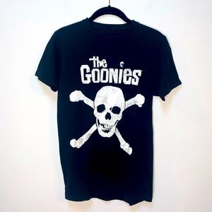 Unisex Goonies official t-shirt Warner brothers skull & crossbones relaxed small